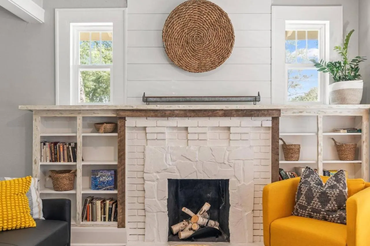 Tatil Evi Beekeeper'S Inn - Beautifully Renovated 1929 Bungalow With 2 Bedrooms On Brick Street Near Tampa'S Attractions