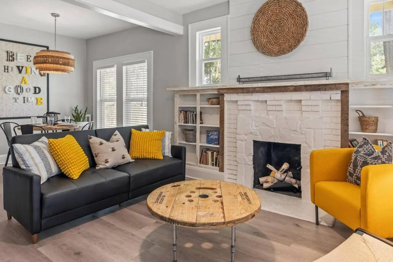Beekeeper'S Inn - Beautifully Renovated 1929 Bungalow With 2 Bedrooms On Brick Street Near Tampa'S Attractions ABD