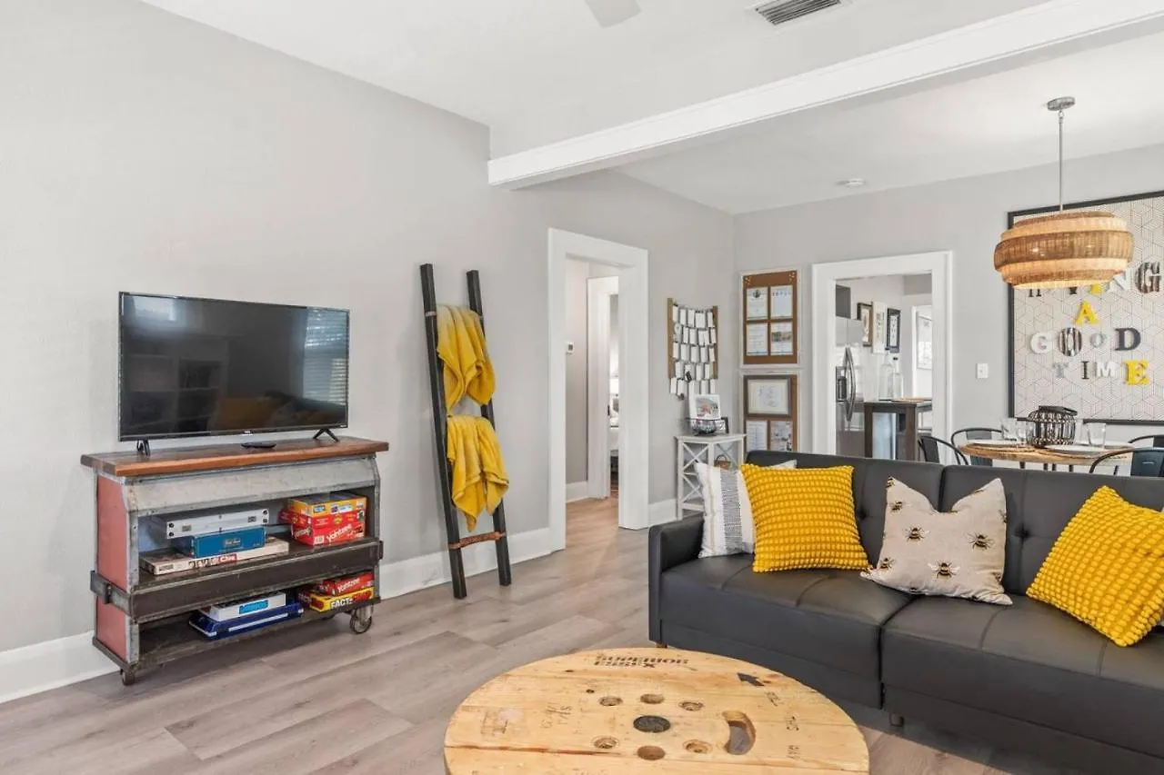 Beekeeper'S Inn - Beautifully Renovated 1929 Bungalow With 2 Bedrooms On Brick Street Near Tampa'S Attractions Tampa