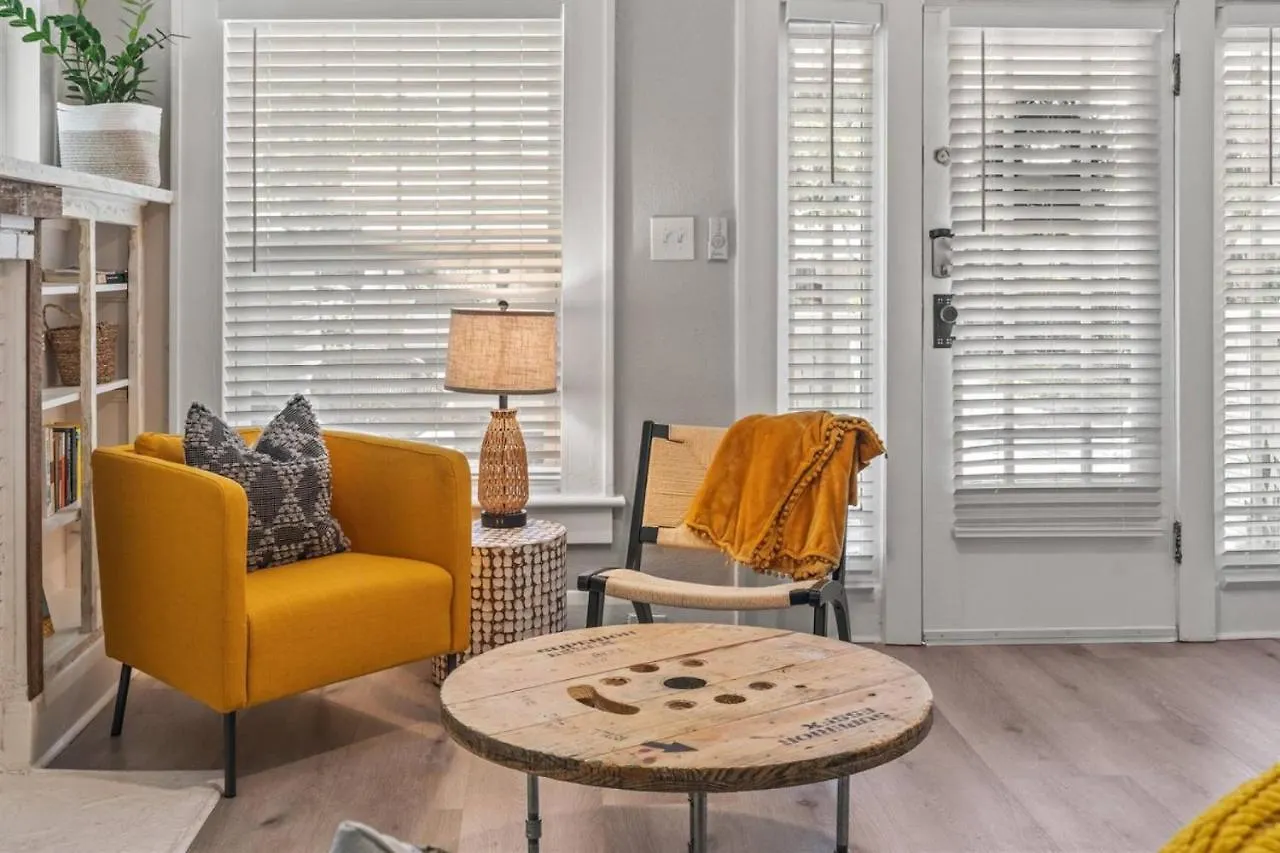 Holiday home Beekeeper'S Inn - Beautifully Renovated 1929 Bungalow With 2 Bedrooms On Brick Street Near Tampa'S Attractions United States
