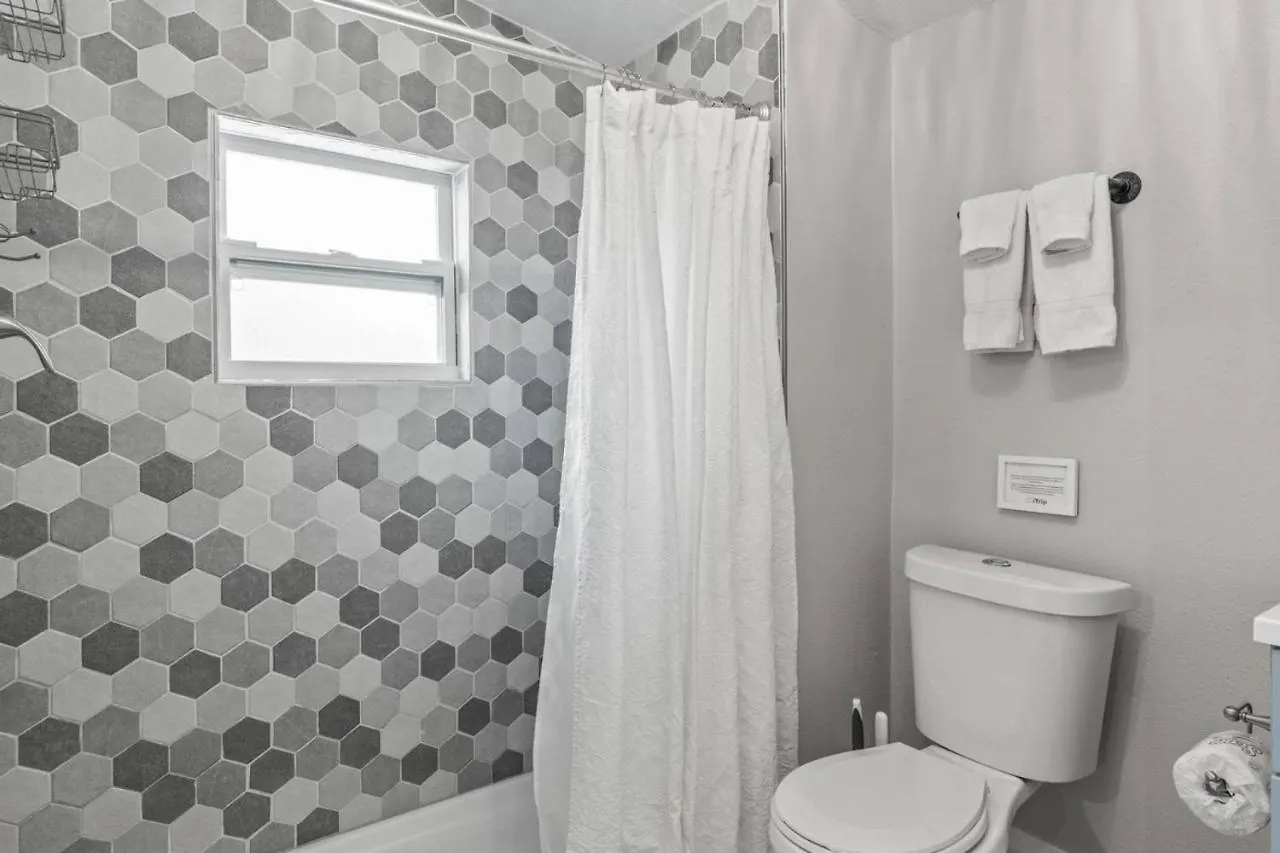 Holiday home Beekeeper'S Inn - Beautifully Renovated 1929 Bungalow With 2 Bedrooms On Brick Street Near Tampa'S Attractions