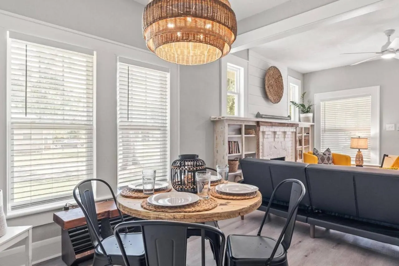 Beekeeper'S Inn - Beautifully Renovated 1929 Bungalow With 2 Bedrooms On Brick Street Near Tampa'S Attractions United States