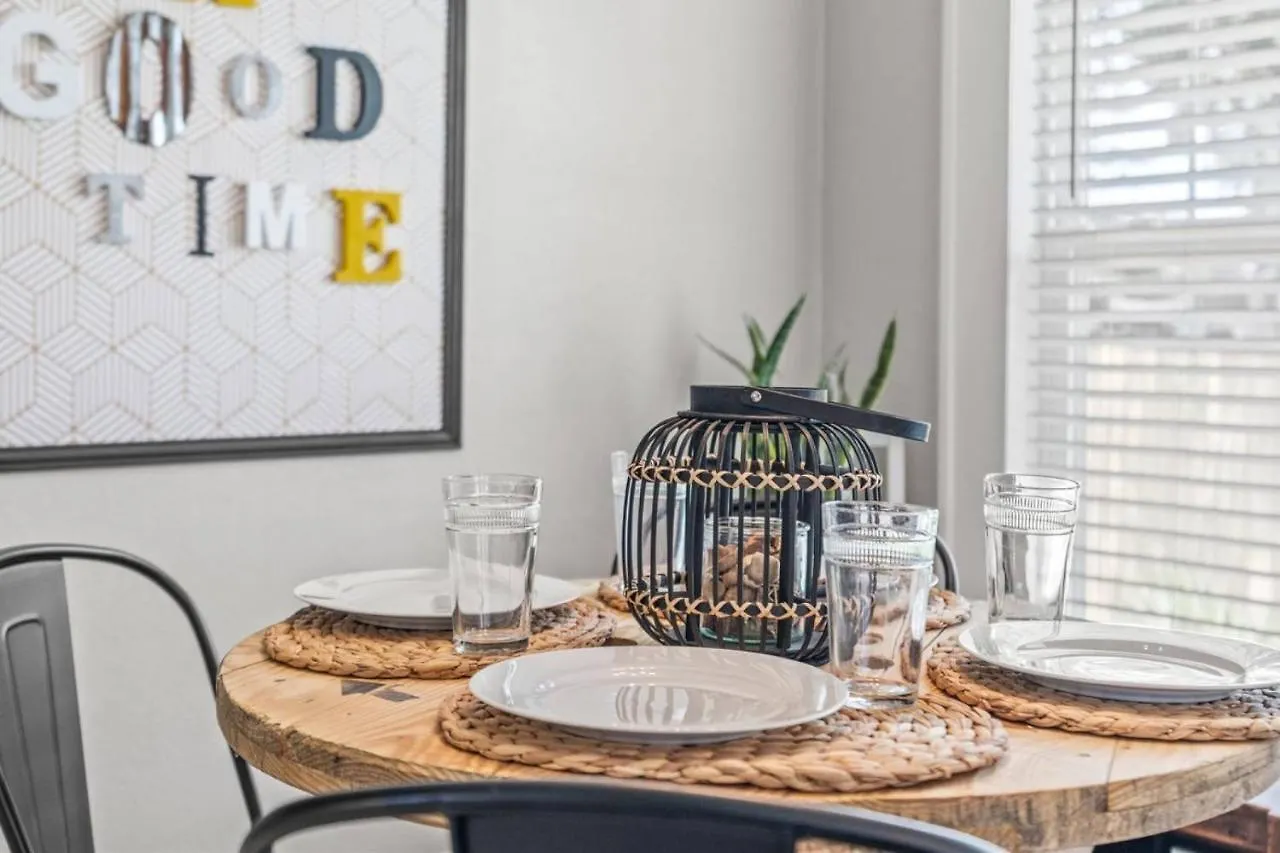 Beekeeper'S Inn - Beautifully Renovated 1929 Bungalow With 2 Bedrooms On Brick Street Near Tampa'S Attractions