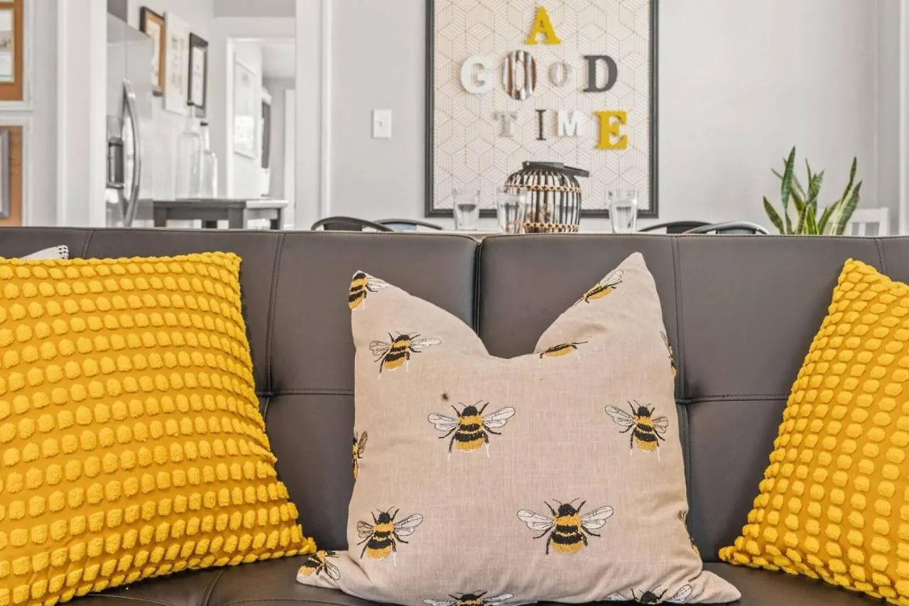 Holiday home Beekeeper'S Inn - Beautifully Renovated 1929 Bungalow With 2 Bedrooms On Brick Street Near Tampa'S Attractions