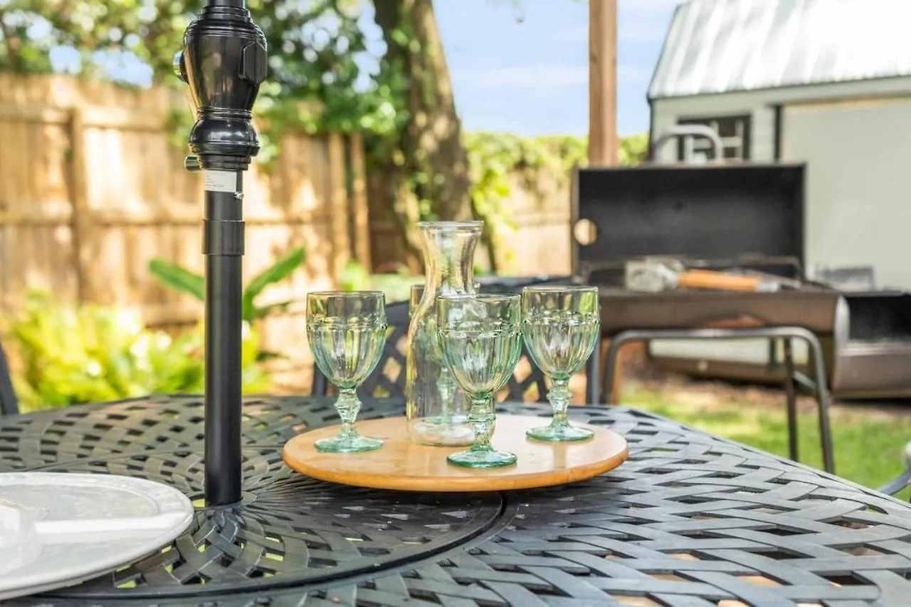 Beekeeper'S Inn - Beautifully Renovated 1929 Bungalow With 2 Bedrooms On Brick Street Near Tampa'S Attractions Holiday home Tampa